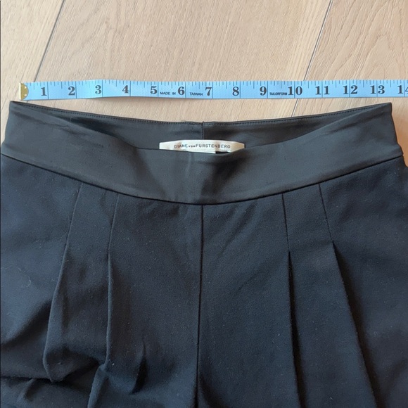 Diane von Furstenberg Pleat Front Cropped Jogger Slacks - Picture 7 of 11